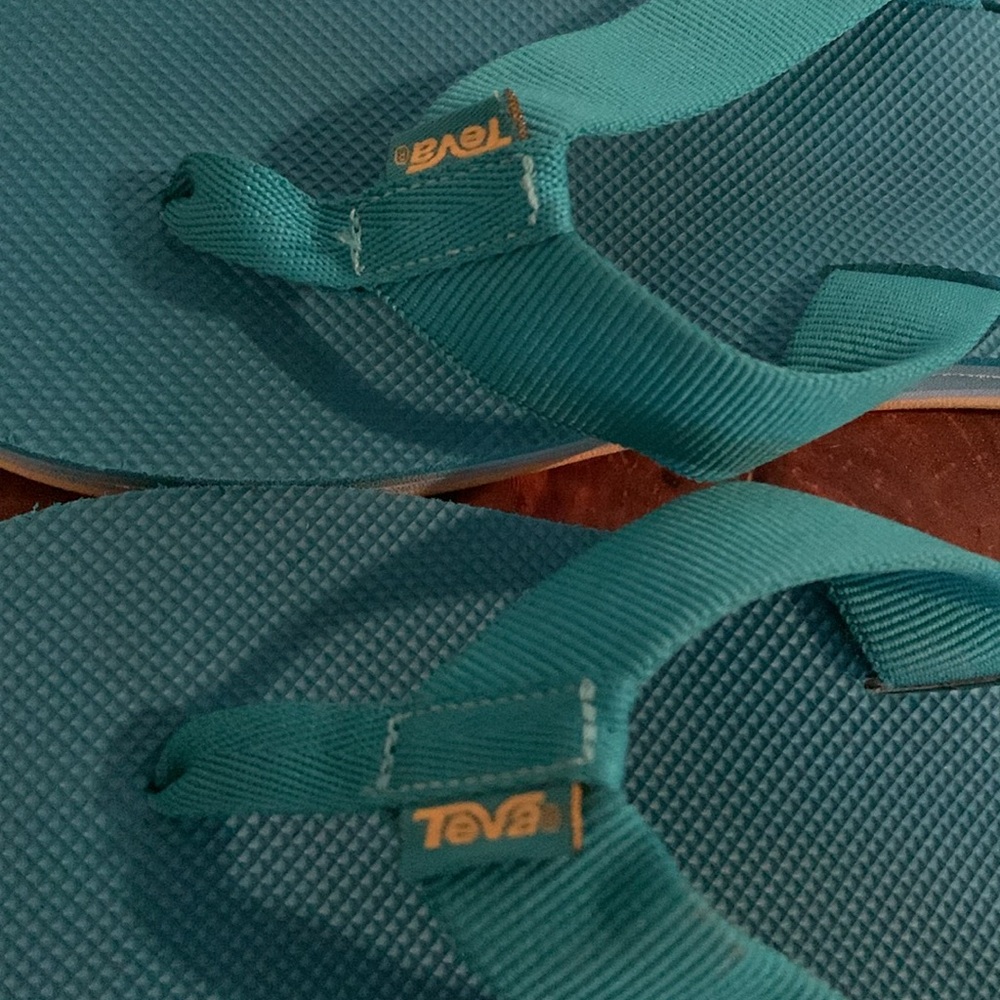 Teva Teal Blue Flip Flops w/yellow sole sz 8 - Picture 5 of 8